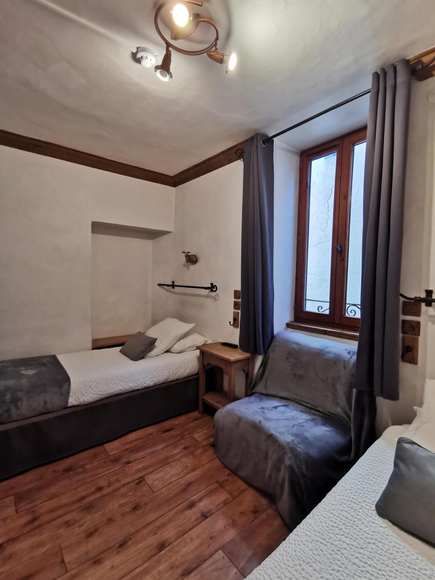 Hotel Restaurant Angival - Chambres Et Appartement Bourg-Saint-Maurice Exterior foto