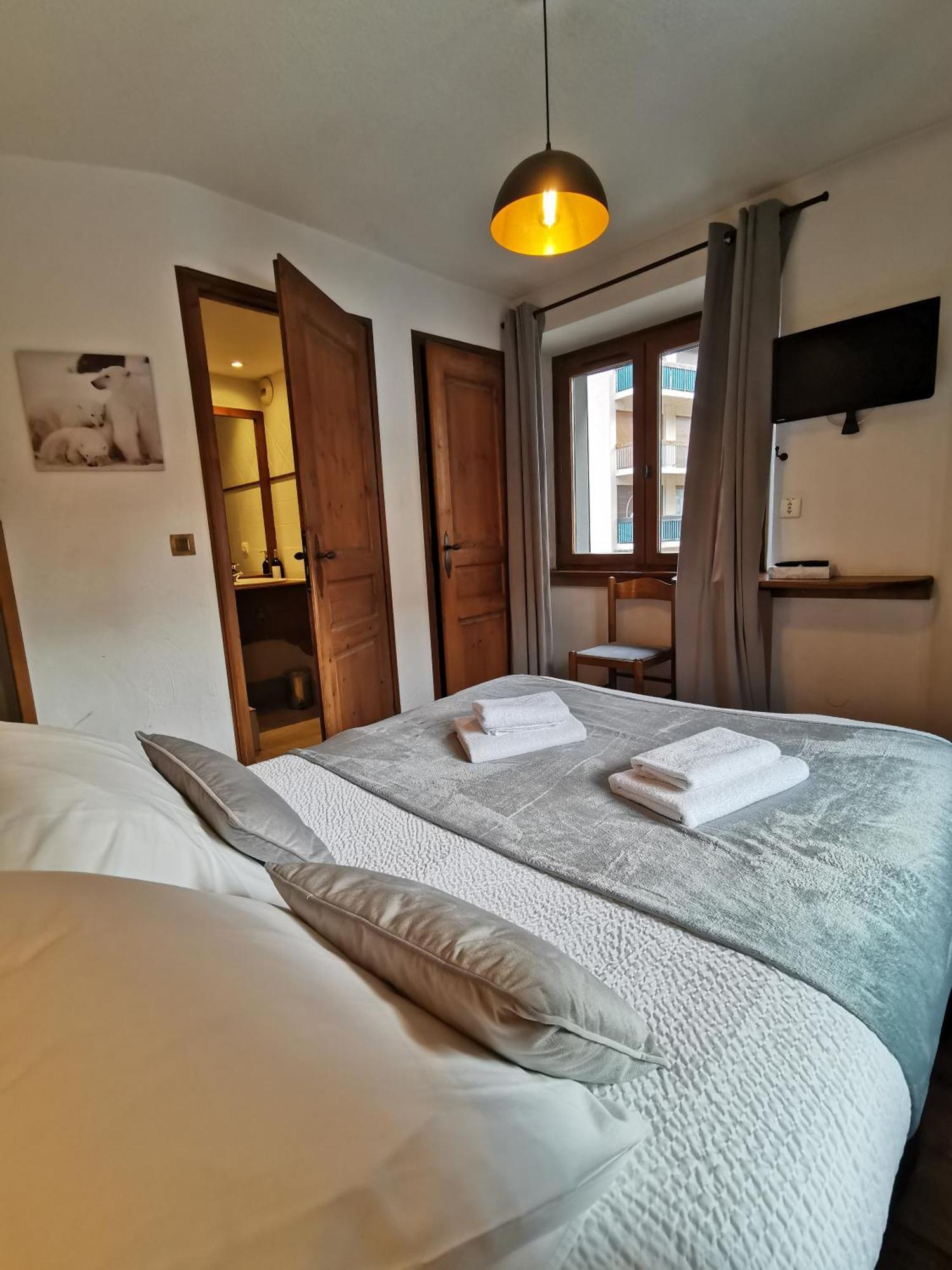 Hotel Restaurant Angival - Chambres Et Appartement Bourg-Saint-Maurice Exterior foto